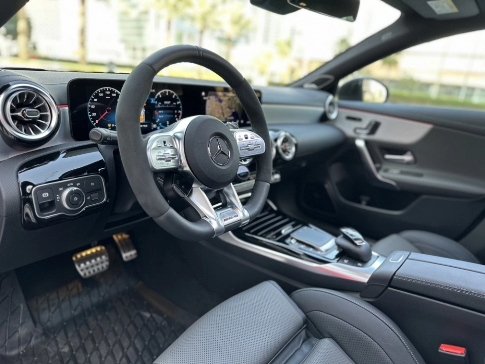 MERCEDES CLA45s AMG