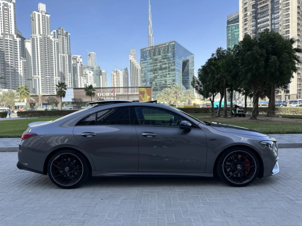 MERCEDES CLA45s AMG