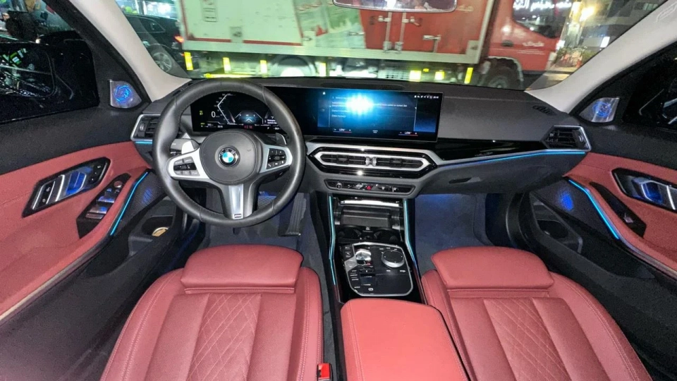 BMW 330i 2026