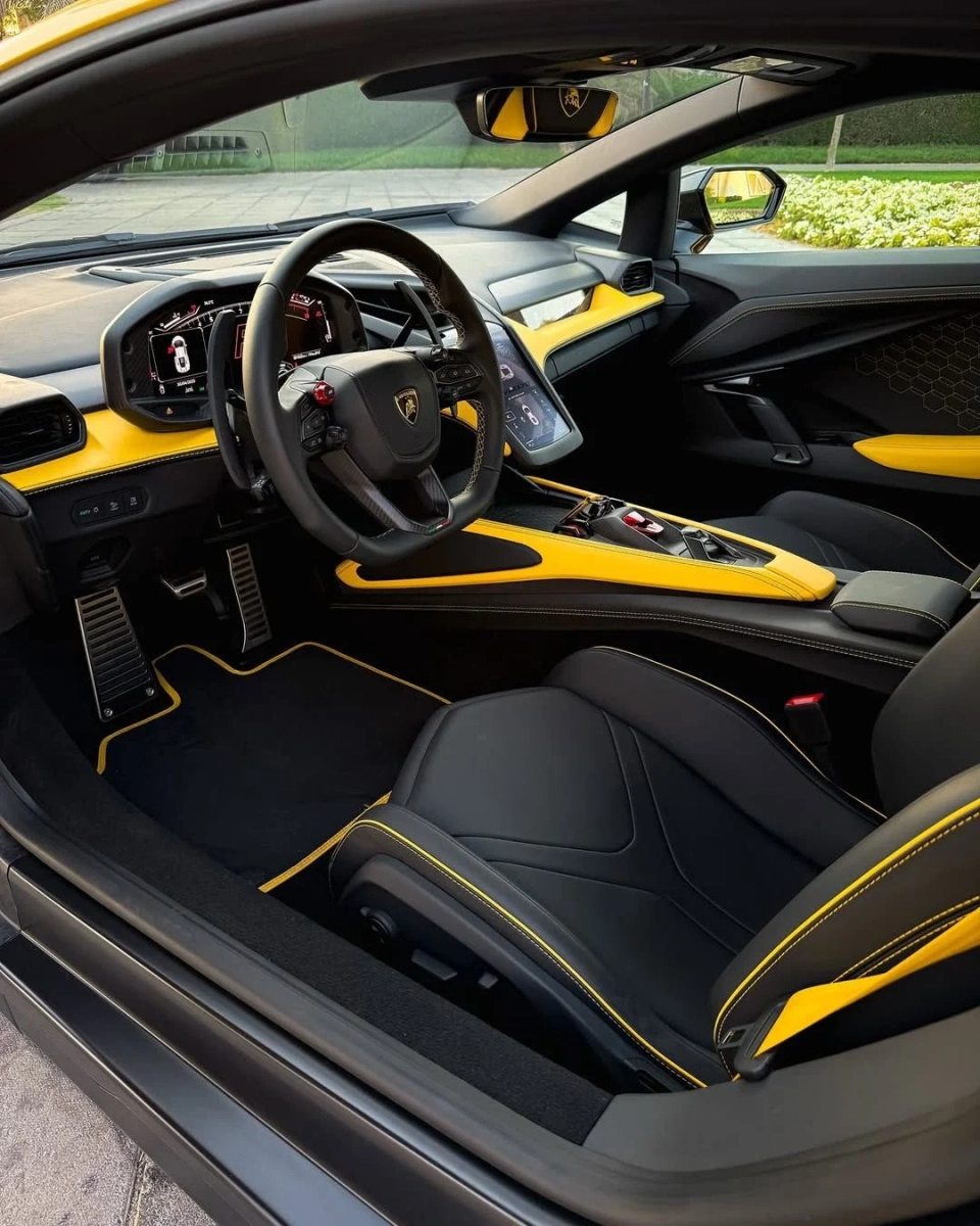 Lamborghini Revuelto 2024