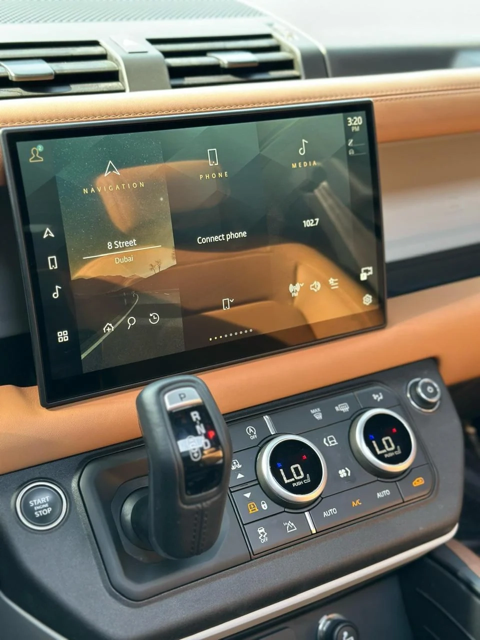 Land Rover Defender 2025